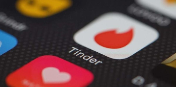 Tinder sans Facebook